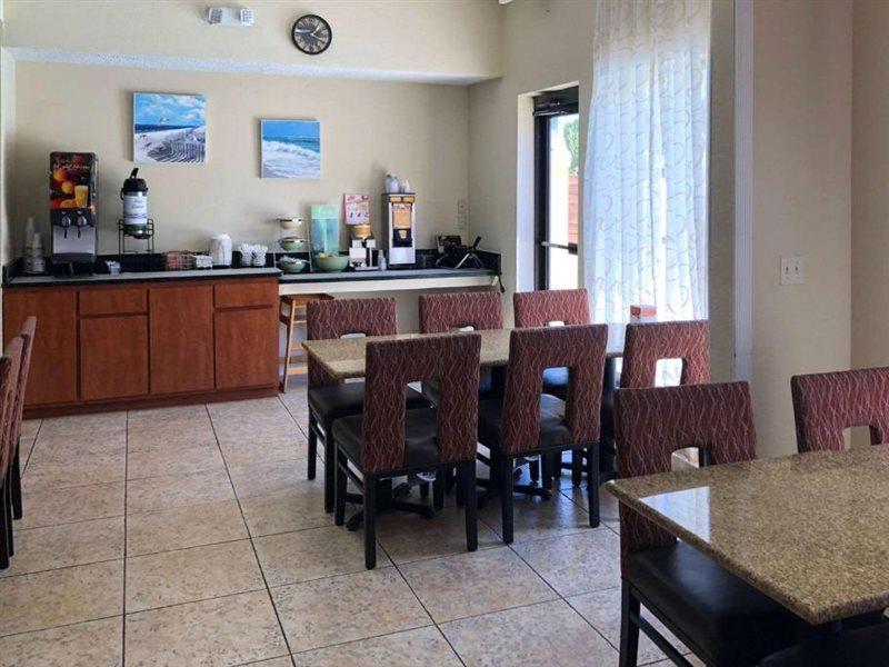 Quality Inn & Suites Miramar Beach Exterior photo