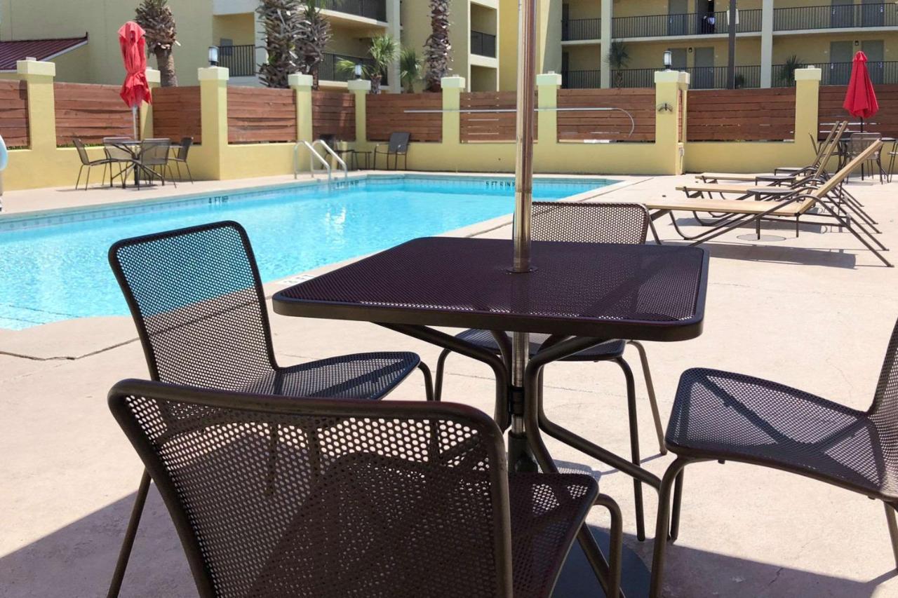 Quality Inn & Suites Miramar Beach Exterior photo