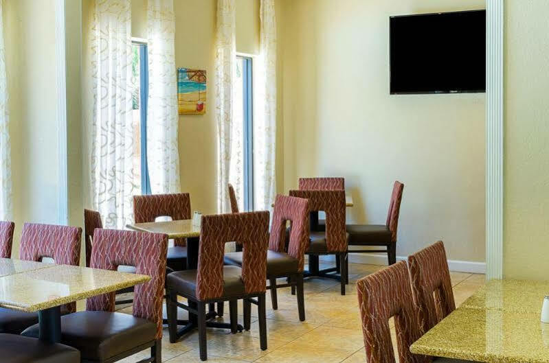 Quality Inn & Suites Miramar Beach Exterior photo